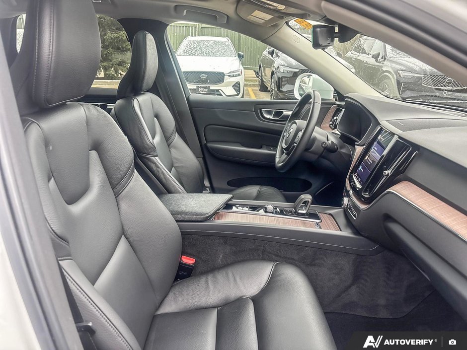 2022 Volvo XC60 Momentum-22