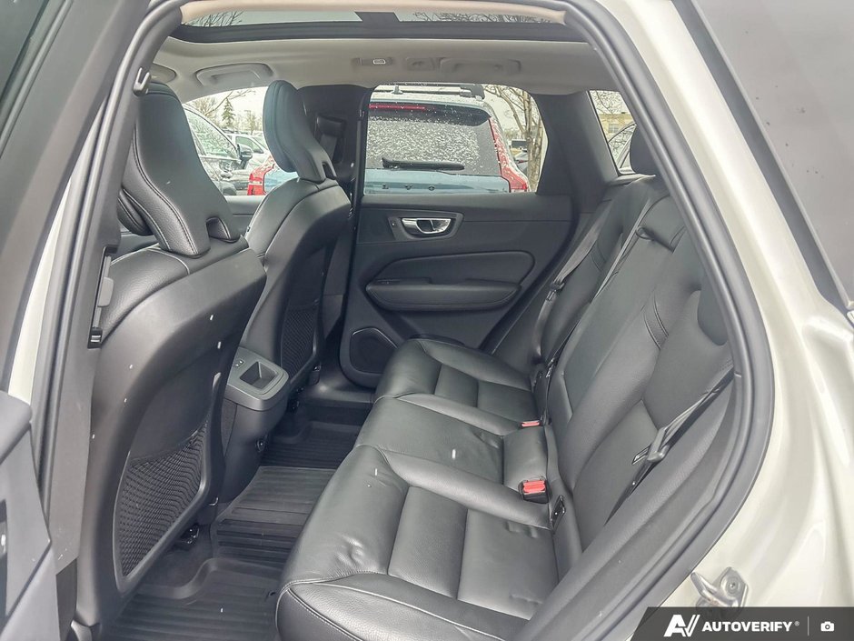 2022 Volvo XC60 Momentum-23