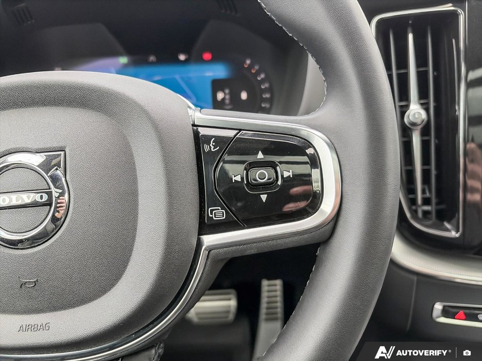 2022 Volvo XC60 R-Design-16