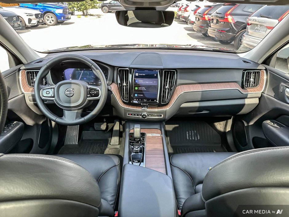 2023 Volvo XC60 Plus Bright Theme-24