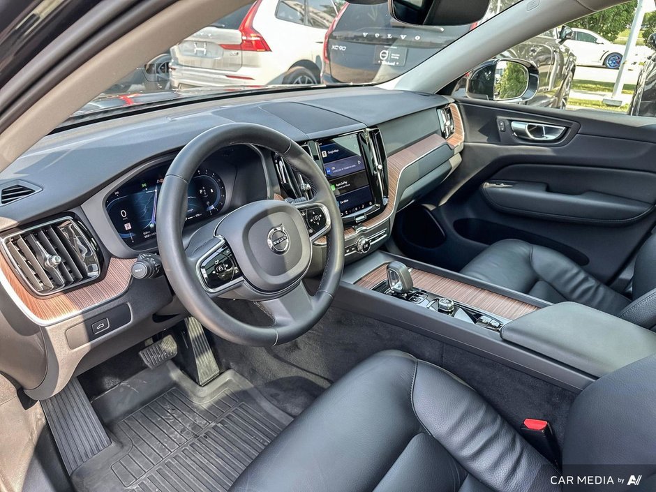 2023 Volvo XC60 Plus Bright Theme-13