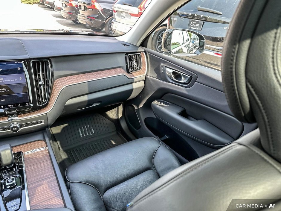 2023 Volvo XC60 Plus Bright Theme-25