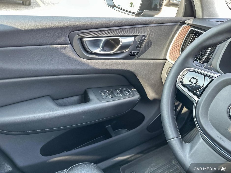 2023 Volvo XC60 Plus Bright Theme-17