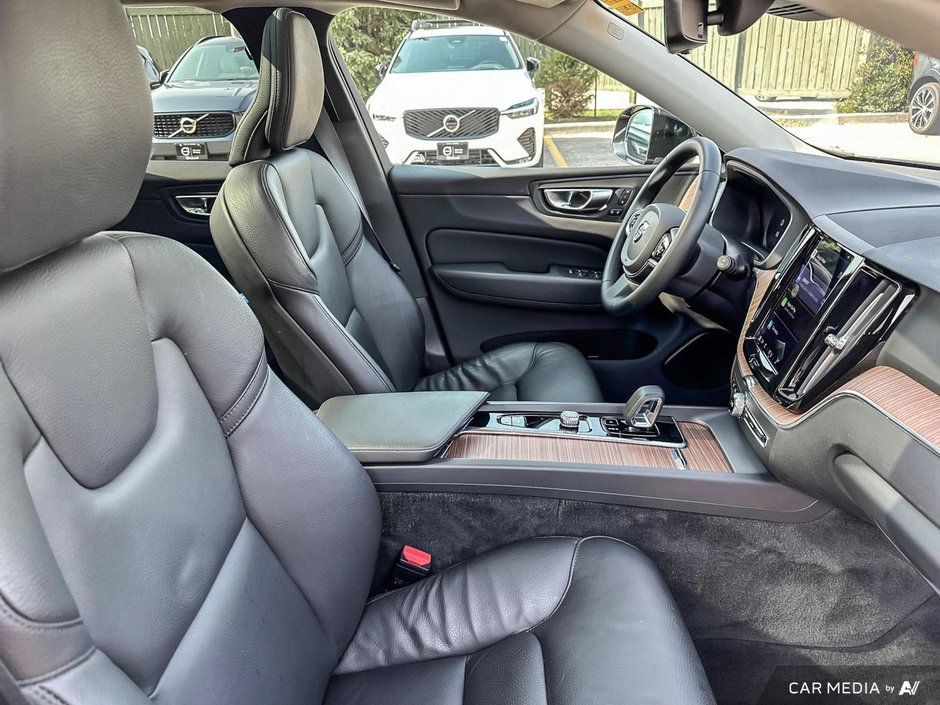 2023 Volvo XC60 Plus Bright Theme-22