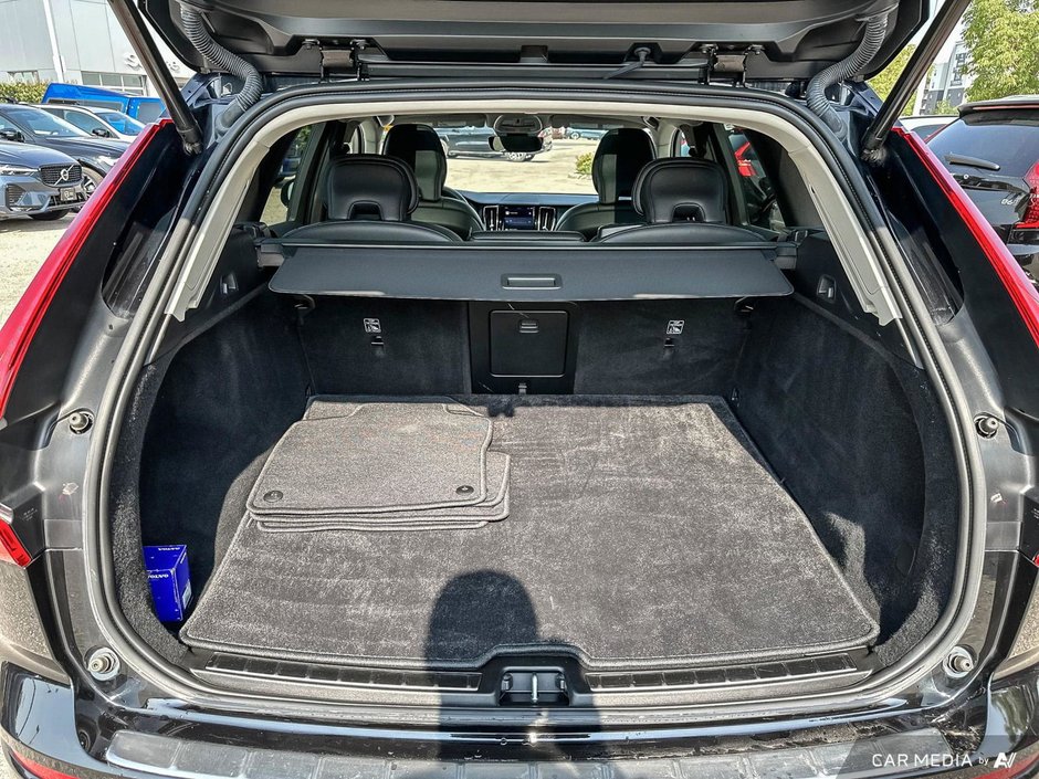 2023 Volvo XC60 Plus Bright Theme-8