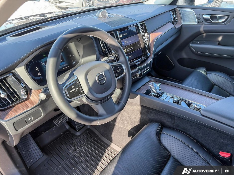 2023 Volvo XC60 Ultimate Dark Theme-12