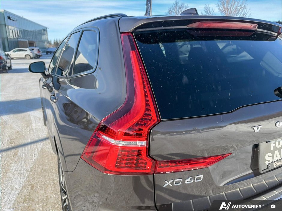 2023 Volvo XC60 Ultimate Dark Theme-11