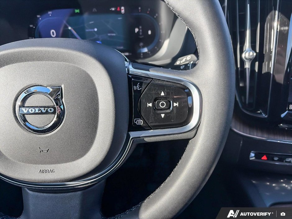 2023 Volvo XC60 Ultimate Dark Theme-15