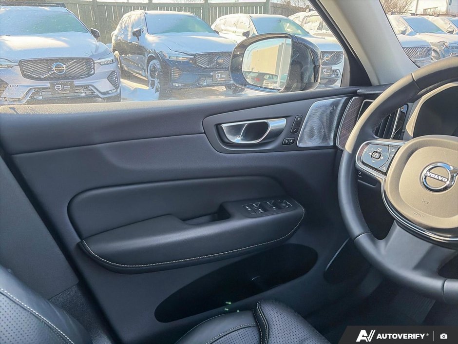 2023 Volvo XC60 Ultimate Dark Theme-16