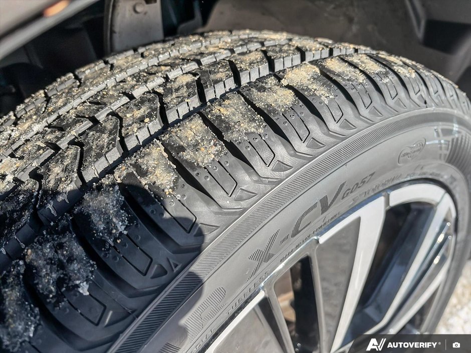 2023 Volvo XC60 Ultimate Dark Theme-9