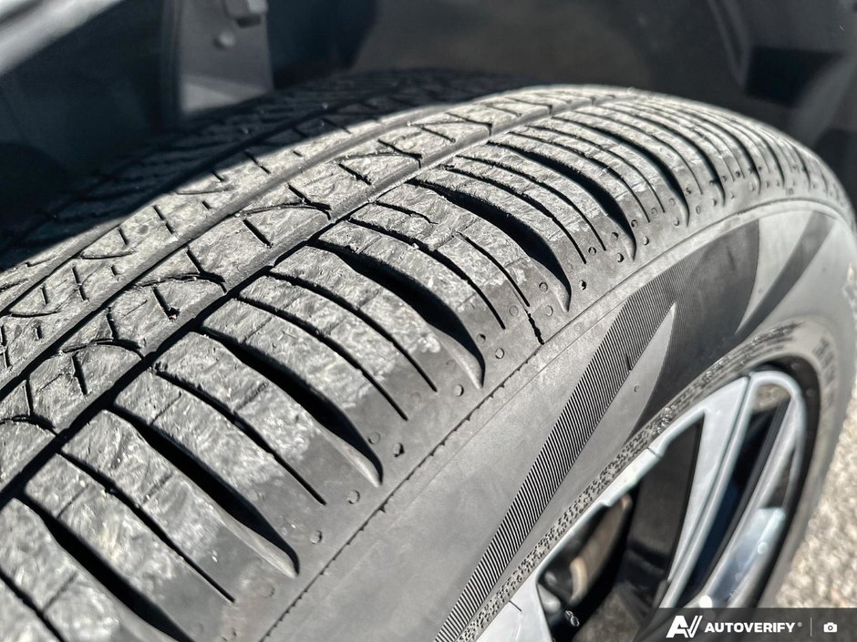 2025 Volvo XC60 Core Dark Theme-10