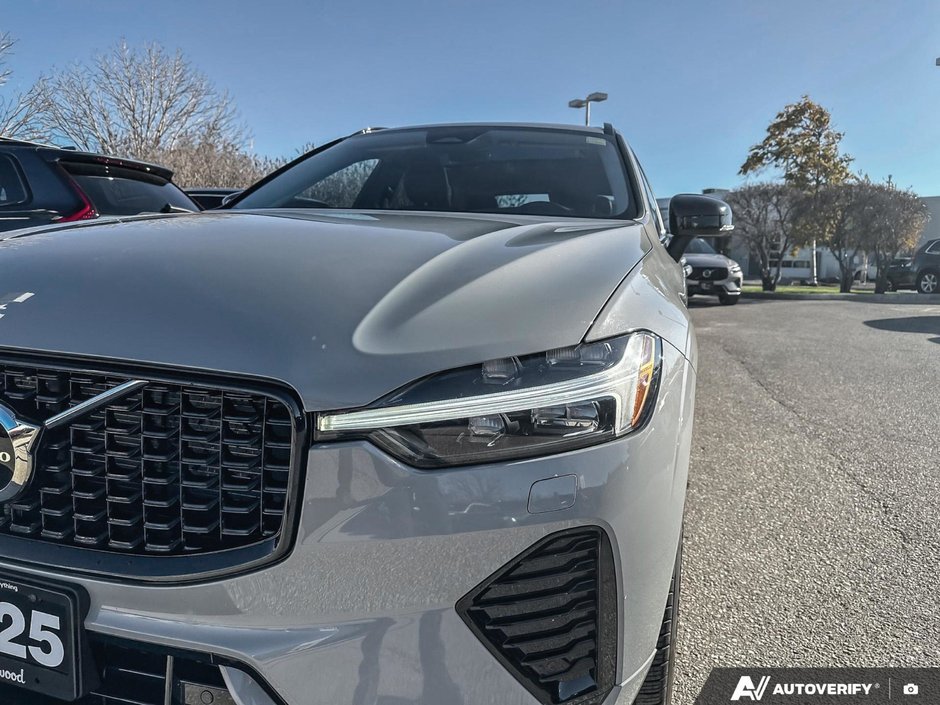 2025 Volvo XC60 Core Dark Theme-11