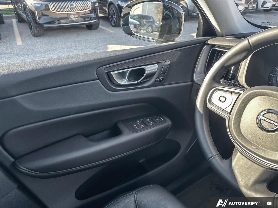 2025 Volvo XC60 Core Dark Theme-17