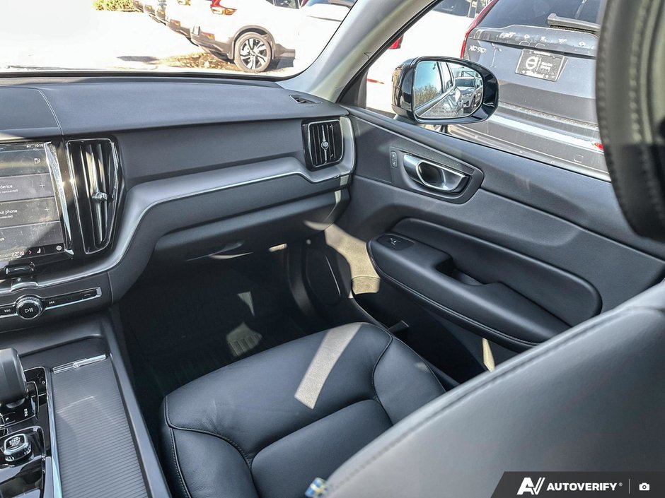 2025 Volvo XC60 Core Dark Theme-25
