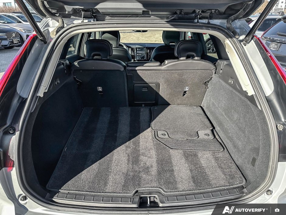 2025 Volvo XC60 Core Dark Theme-8