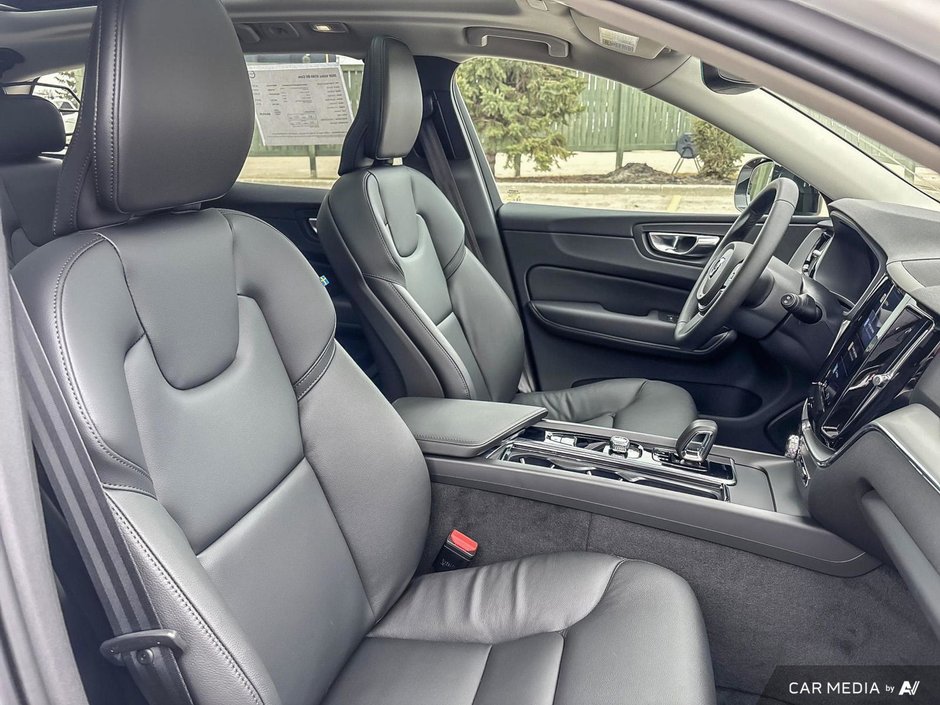 2025 Volvo XC60 Core Dark Theme-22