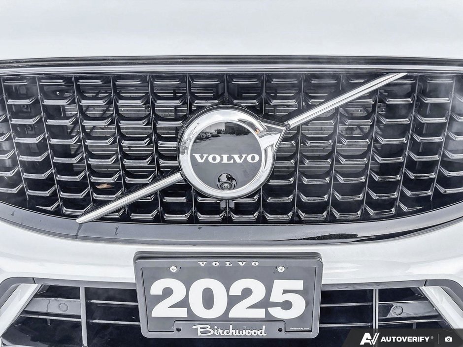 2025 Volvo XC60 Plus Dark Theme-6