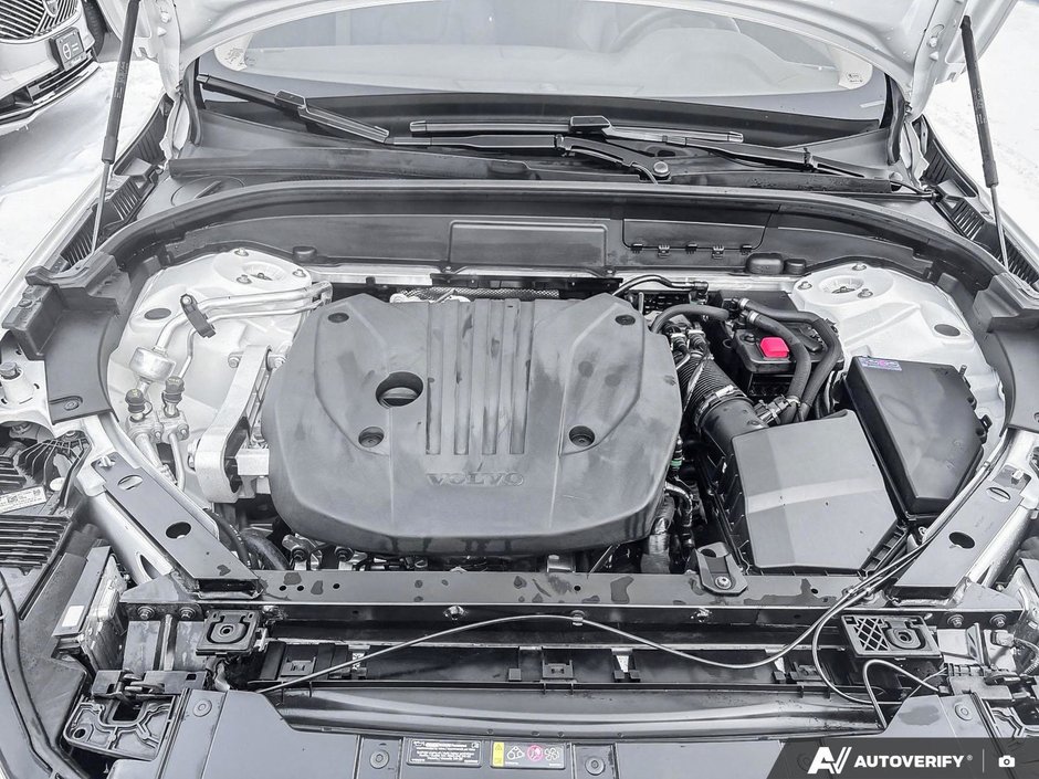 2025 Volvo XC60 Plus Dark Theme-7