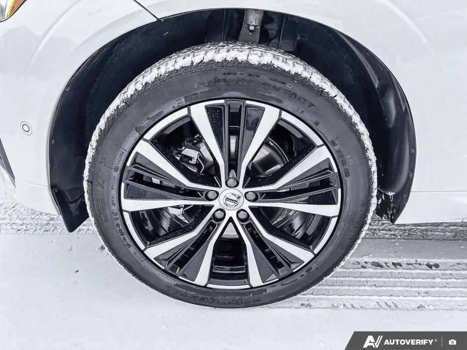 2025 Volvo XC60 Plus Dark Theme-9