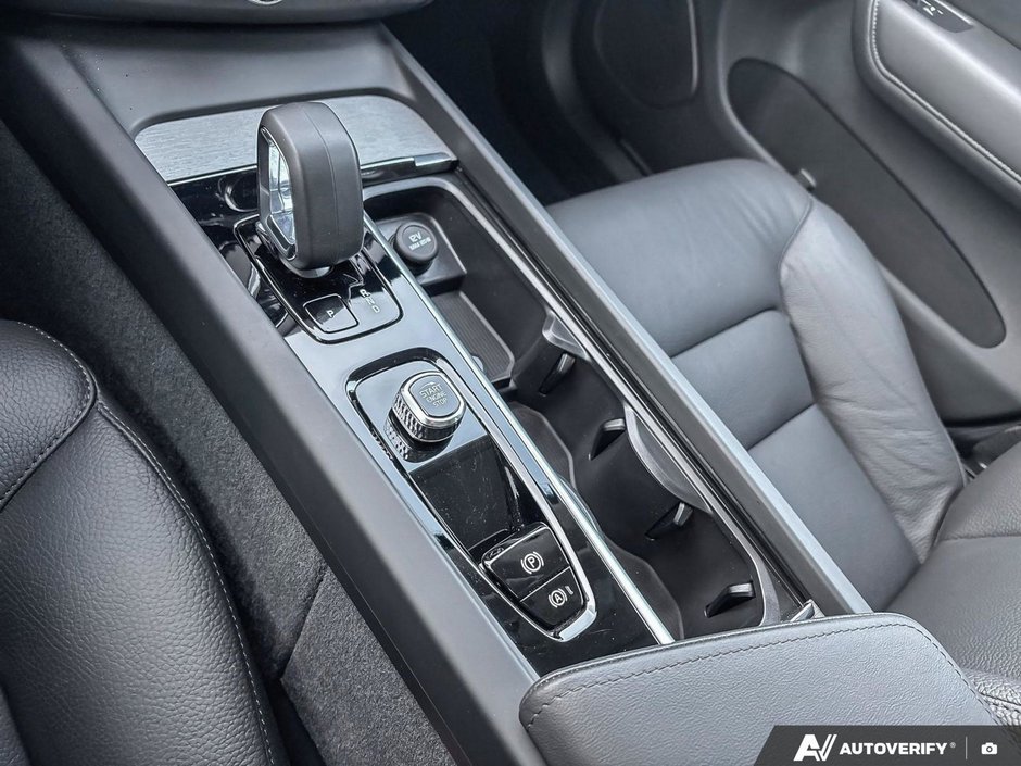 2025 Volvo XC60 Plus Dark Theme-18