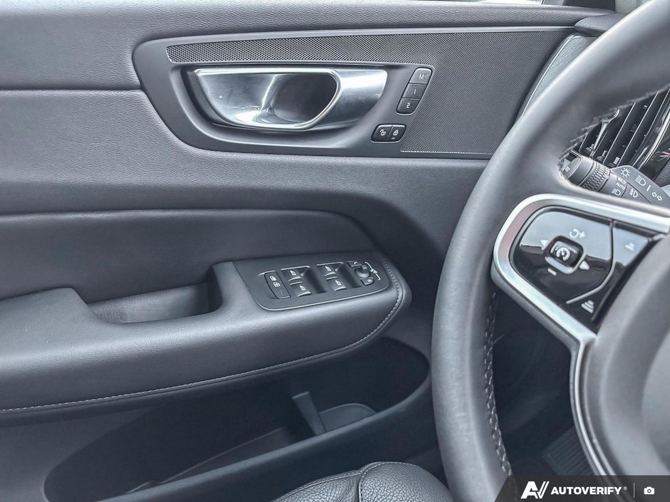 2025 Volvo XC60 Plus Dark Theme-17