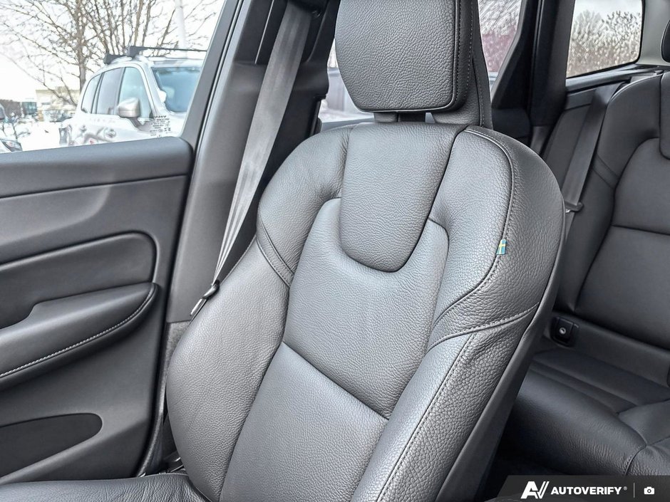 2025 Volvo XC60 Plus Dark Theme-20