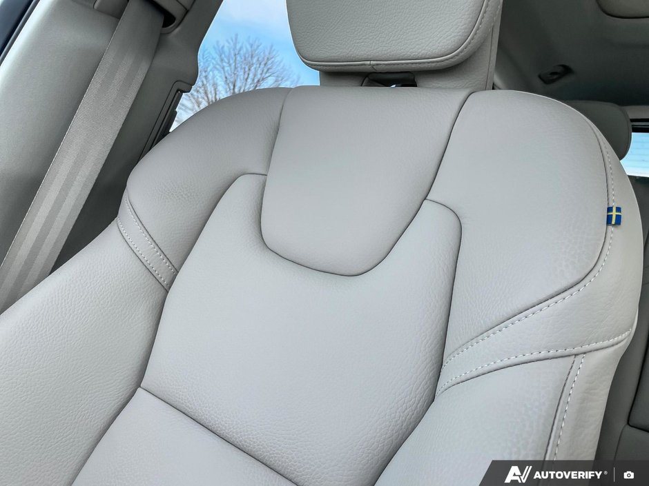 2025 Volvo XC60 Core Dark Theme-19