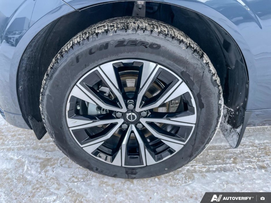 2025 Volvo XC60 Core Dark Theme-8