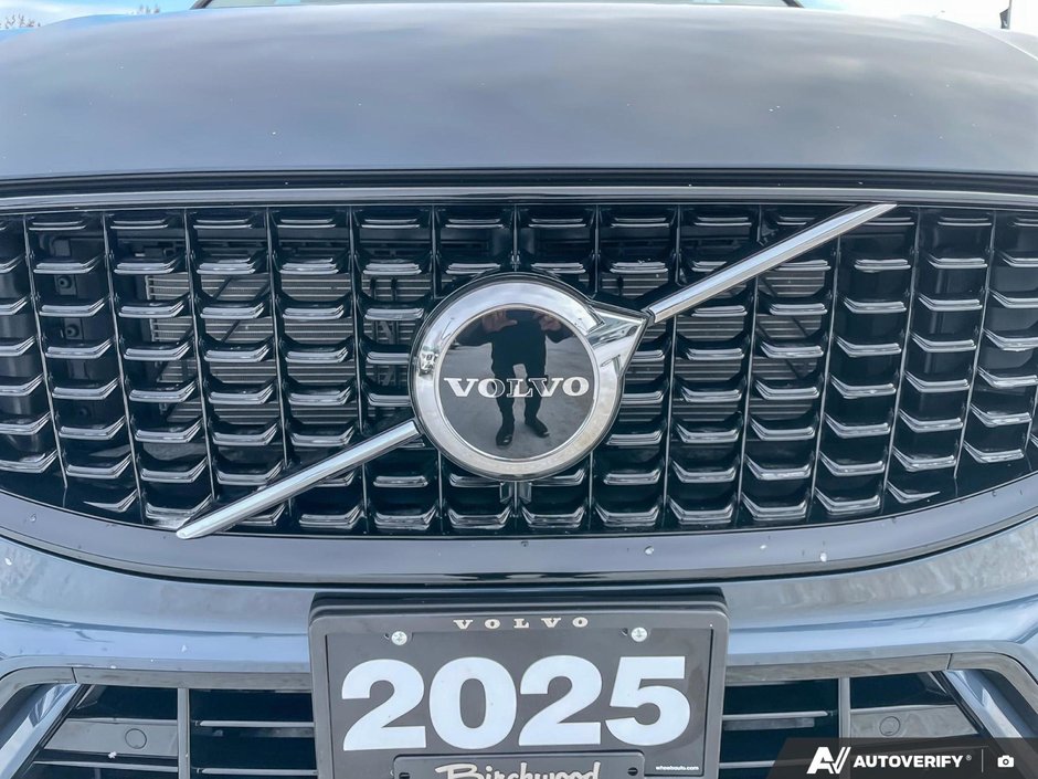 2025 Volvo XC60 Core Dark Theme-5