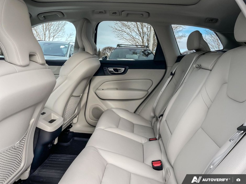 2025 Volvo XC60 Core Dark Theme-22