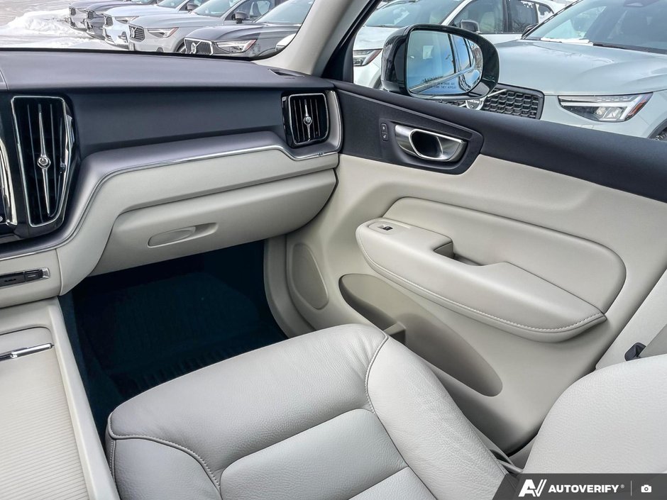 2025 Volvo XC60 Core Dark Theme-24