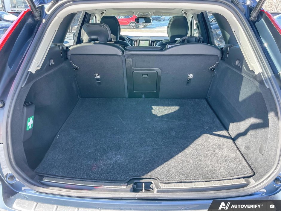 2025 Volvo XC60 Plus Dark Theme-7