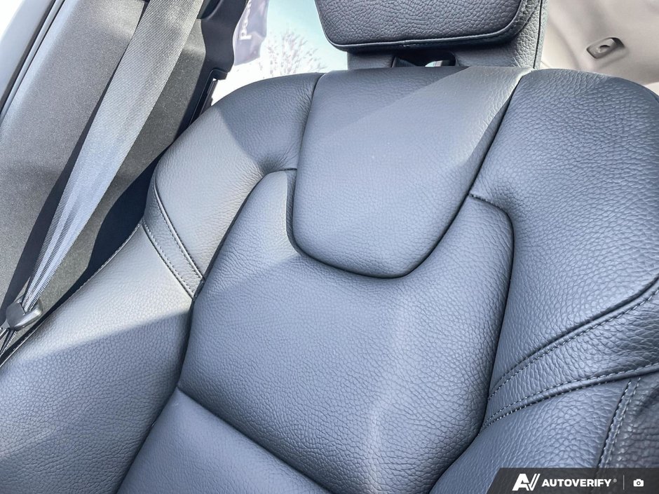 2025 Volvo XC60 Plus Dark Theme-19