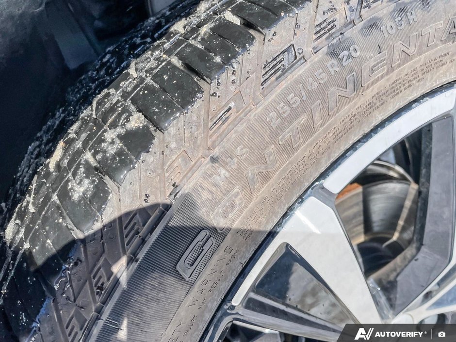 2025 Volvo XC60 Plus Dark Theme-9