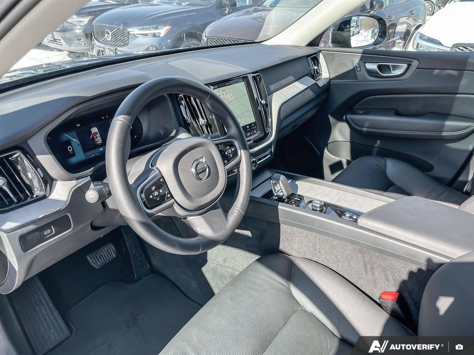 2025 Volvo XC60 Plus Dark Theme-12