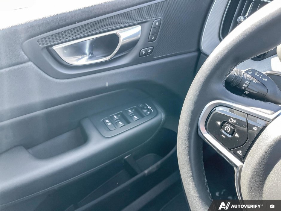 2025 Volvo XC60 Plus Dark Theme-16