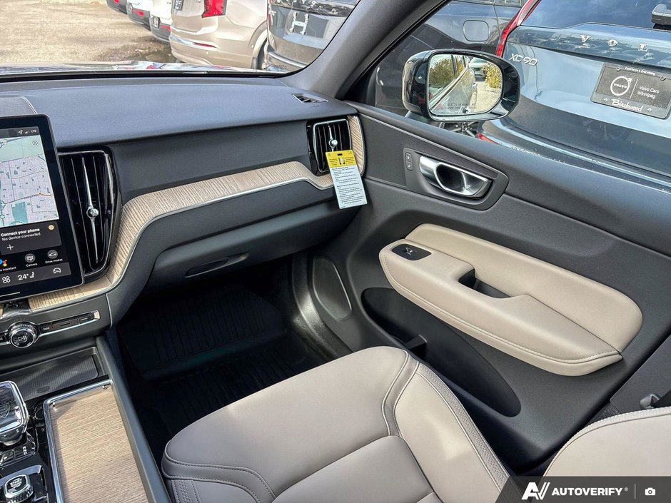 2026 Volvo XC60 Core Dark Theme-25