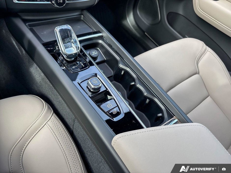 2026 Volvo XC60 Core Dark Theme-18