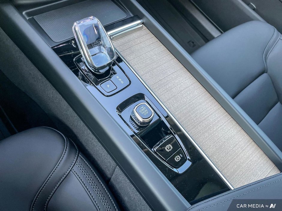 2026 Volvo XC60 Core Dark Theme-18