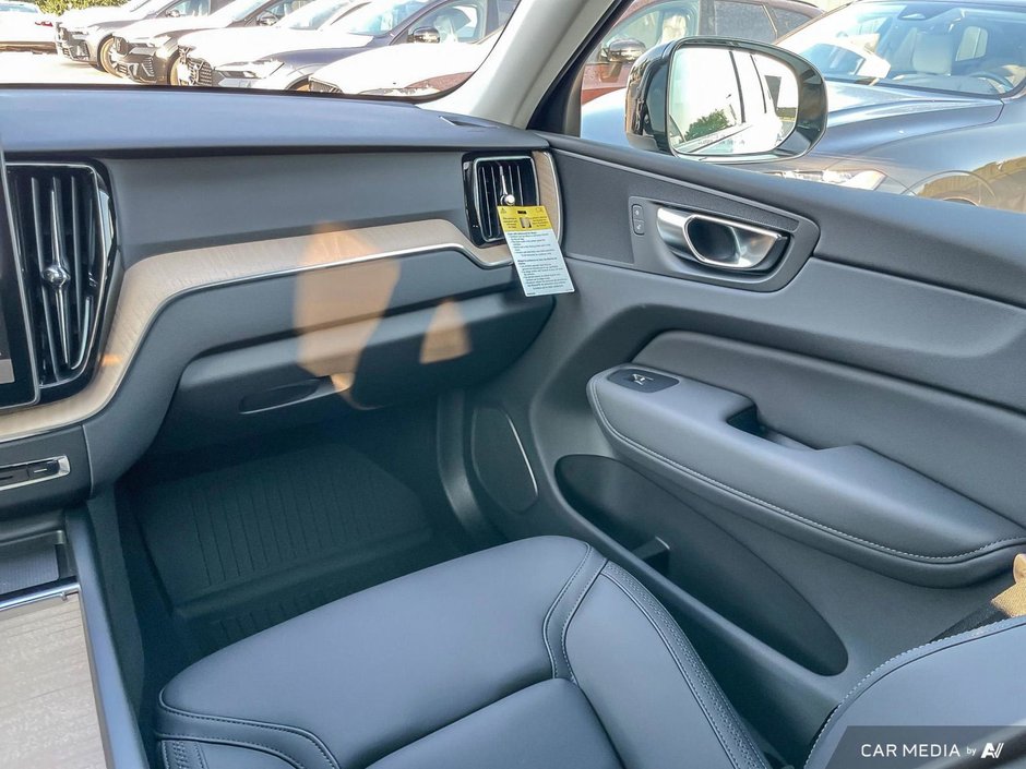 2026 Volvo XC60 Core Dark Theme-25