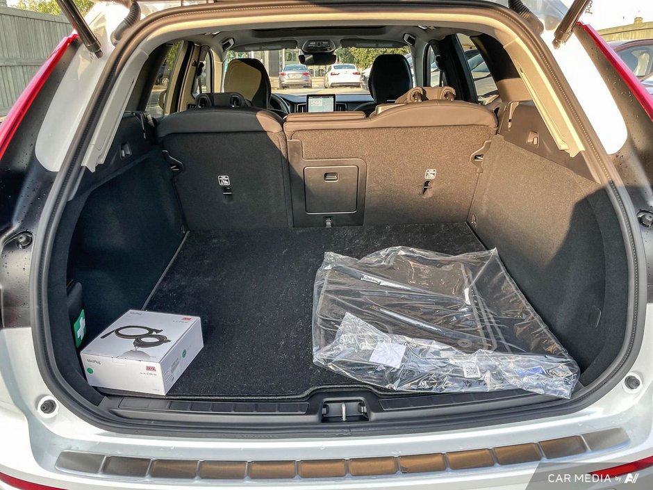 2026 Volvo XC60 Core Dark Theme-8