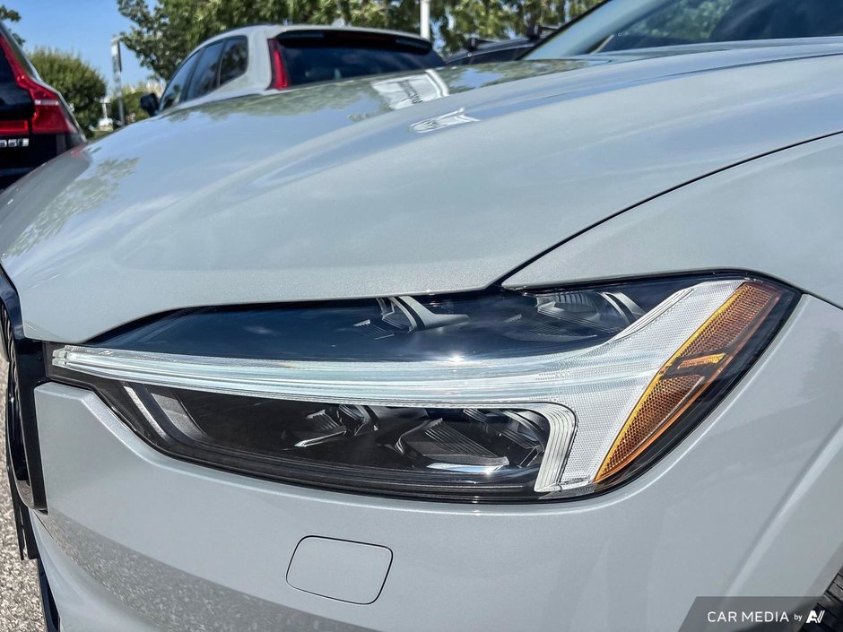 2026 Volvo XC60 Ultra Dark Theme-11