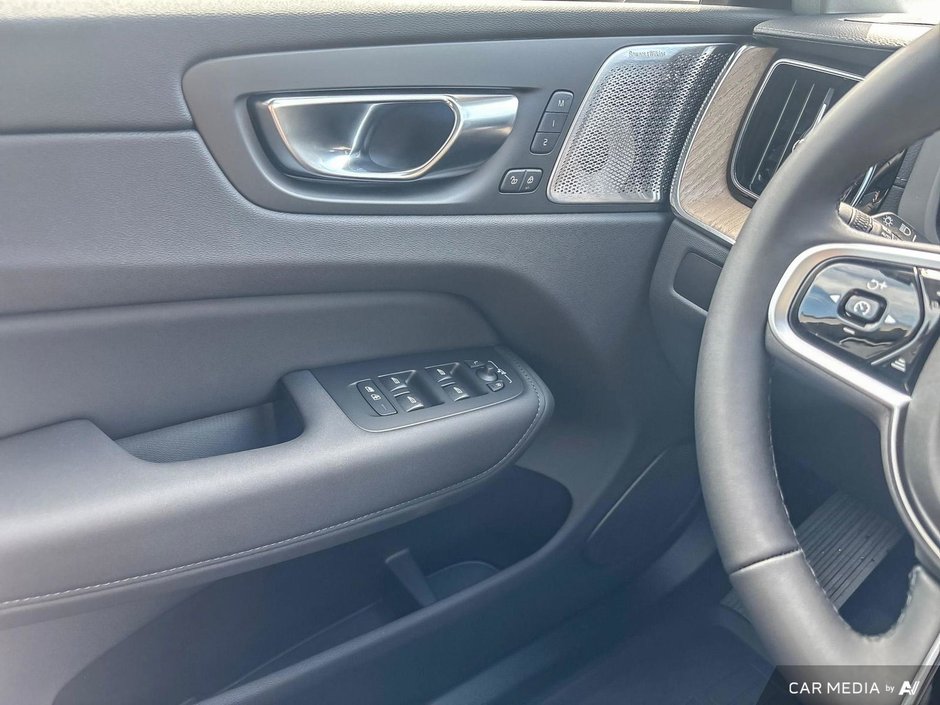 2026 Volvo XC60 Ultra Dark Theme-17