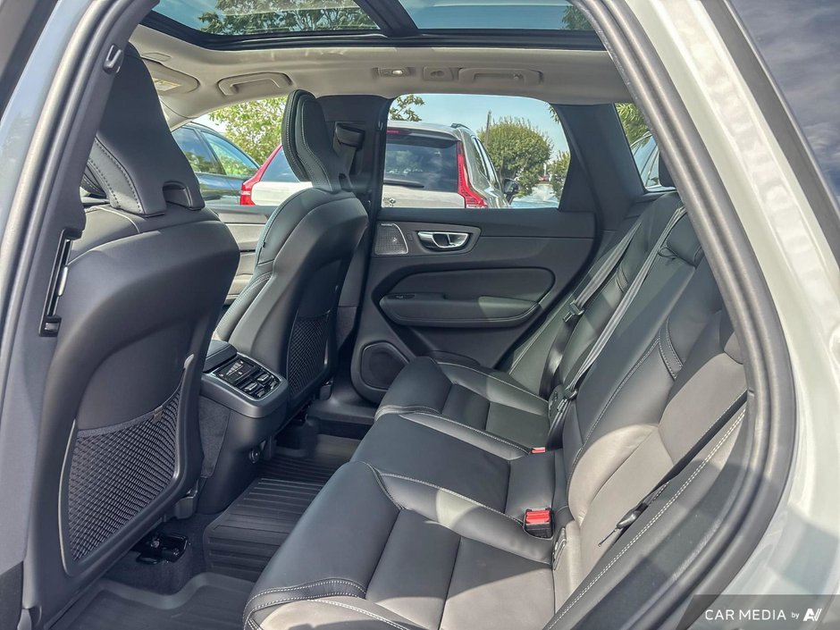 2026 Volvo XC60 Ultra Dark Theme-23