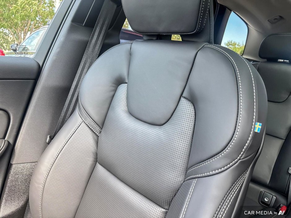 2026 Volvo XC60 Ultra Dark Theme-20