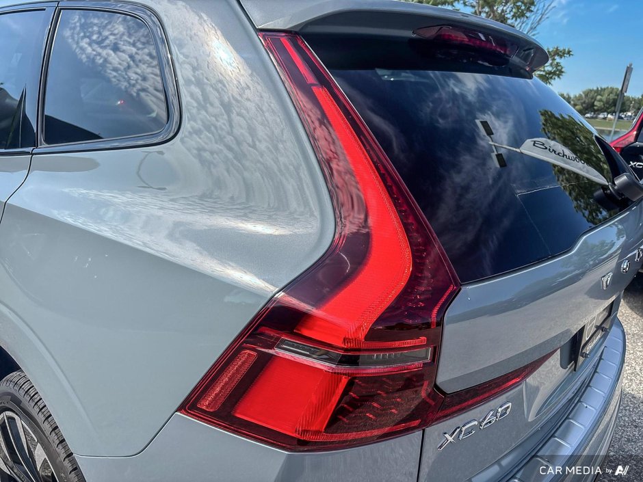 2026 Volvo XC60 Ultra Dark Theme-12