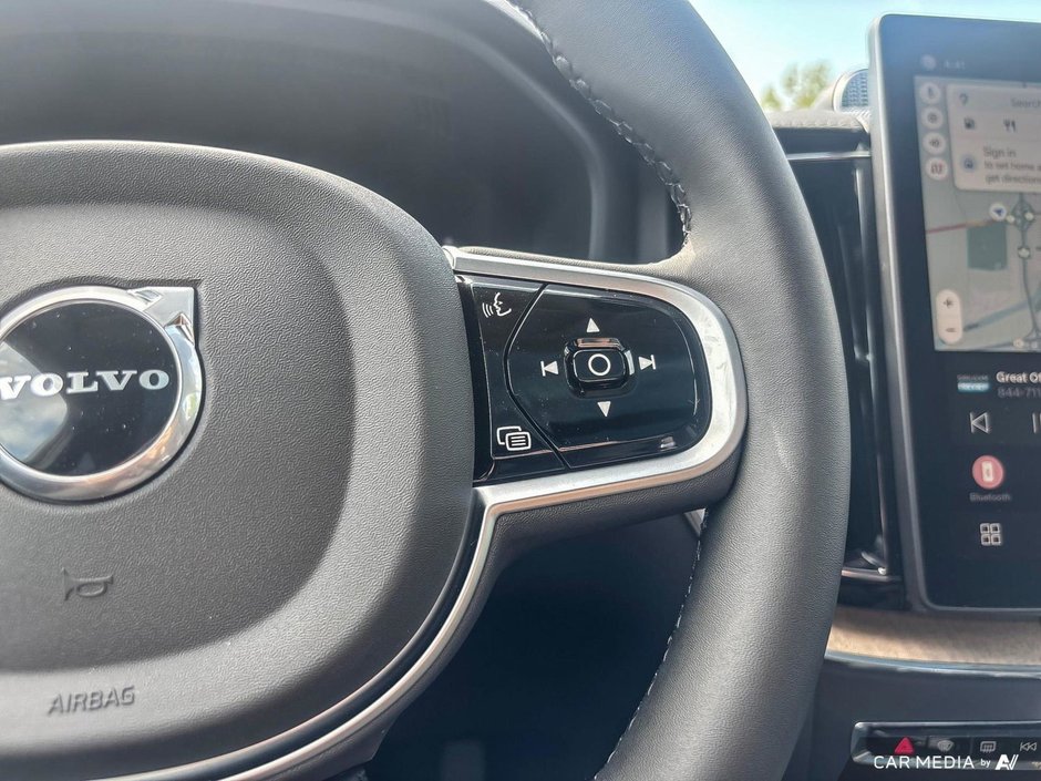 2026 Volvo XC60 Ultra Dark Theme-16