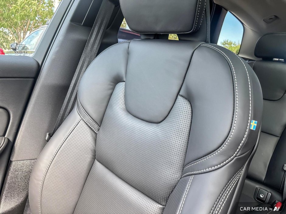 2026 Volvo XC60 Ultra Dark Theme-20