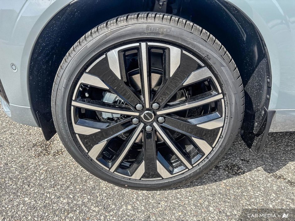 2026 Volvo XC60 Ultra Dark Theme-9