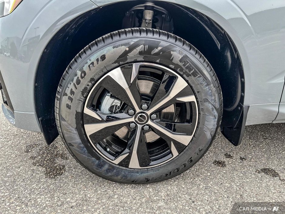 2026 Volvo XC60 Core Dark Theme-9